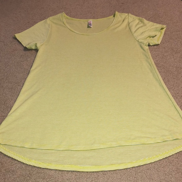 LuLaRoe Classic T - Picture 1 of 4